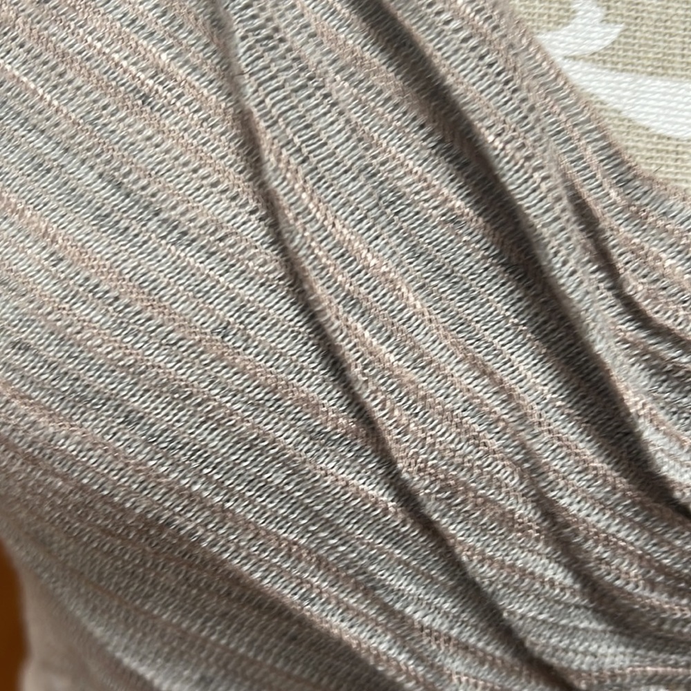 NWOT Astars pleat detail tank tunic. Size Large. - Picture 5 of 5